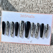 365nails: « Dentelle argent noir » – ongles coffin fait main, dentelle métallique argentée sur fond noir