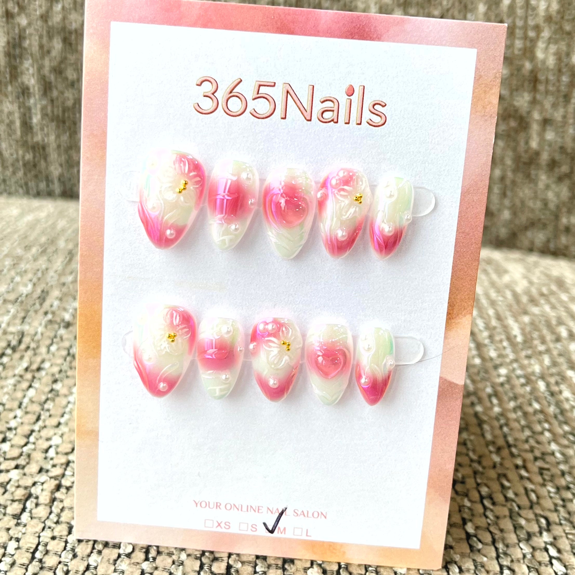 365nails：「胭脂花瓣」—3D 立體花朵 手工製 杏仁形 穿戴甲