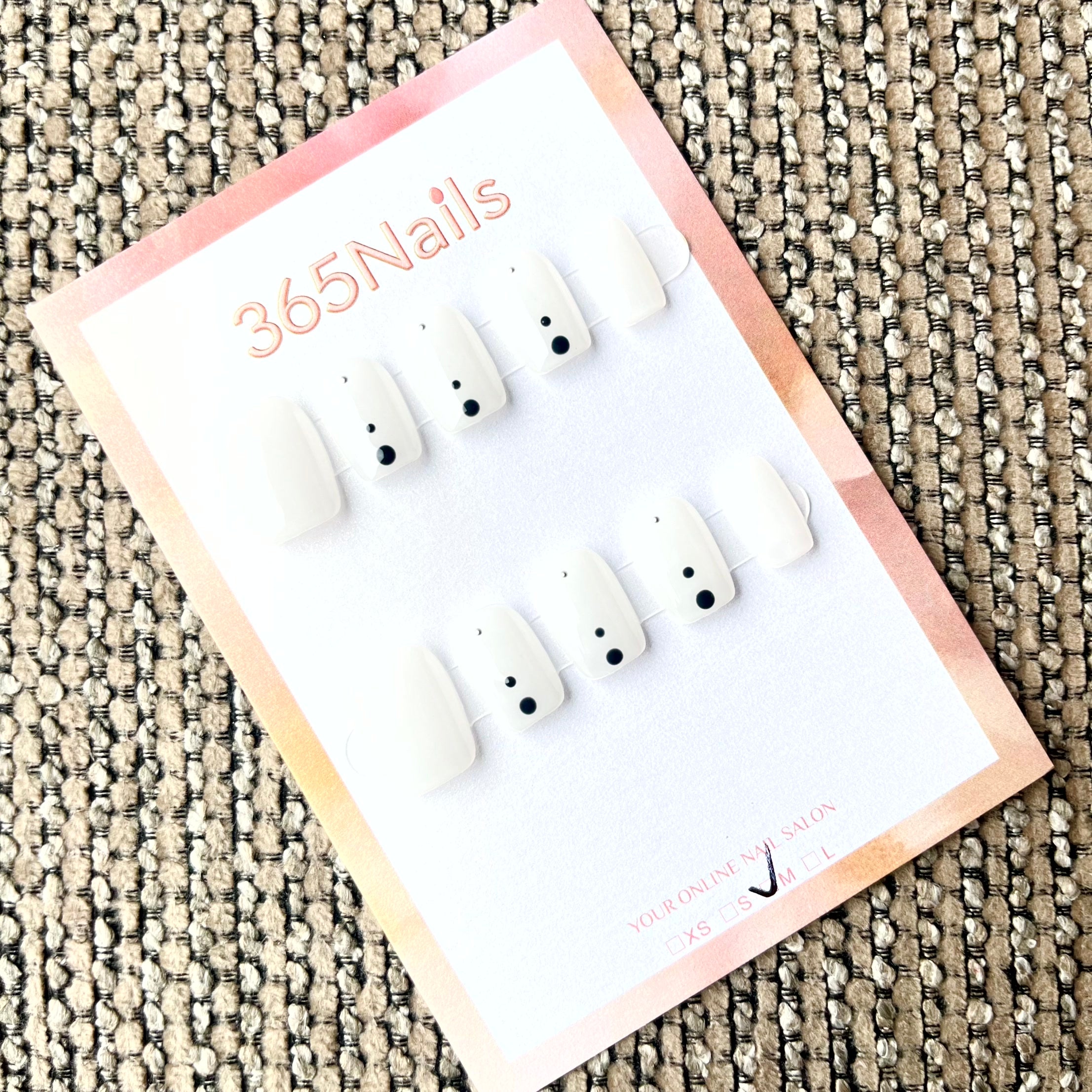 365nails: "Minimalist Whimsy" – Hand-Painted Dot Handmade Short Square Nails