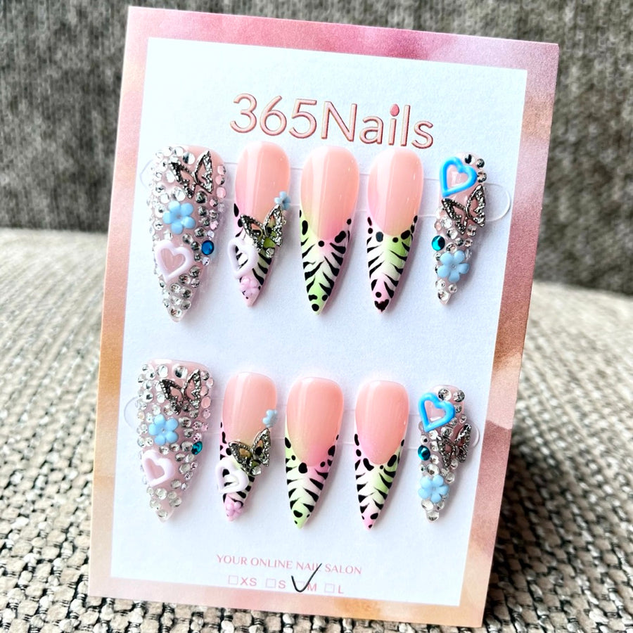 365nails: "와일드 하트" – 수제 3D 참 장식 스틸레토형 네일