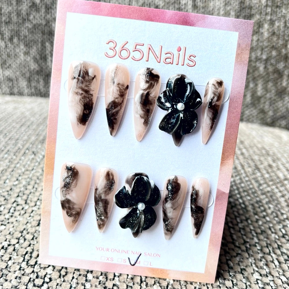 365nails：「午夜綻放」— 3D 花卉與大理石手工製尖形穿戴甲