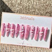 365nails: 「神秘骷髏漩渦」— 粉紫閃耀配白色骷髏脊柱，3D手工製尖形甲片