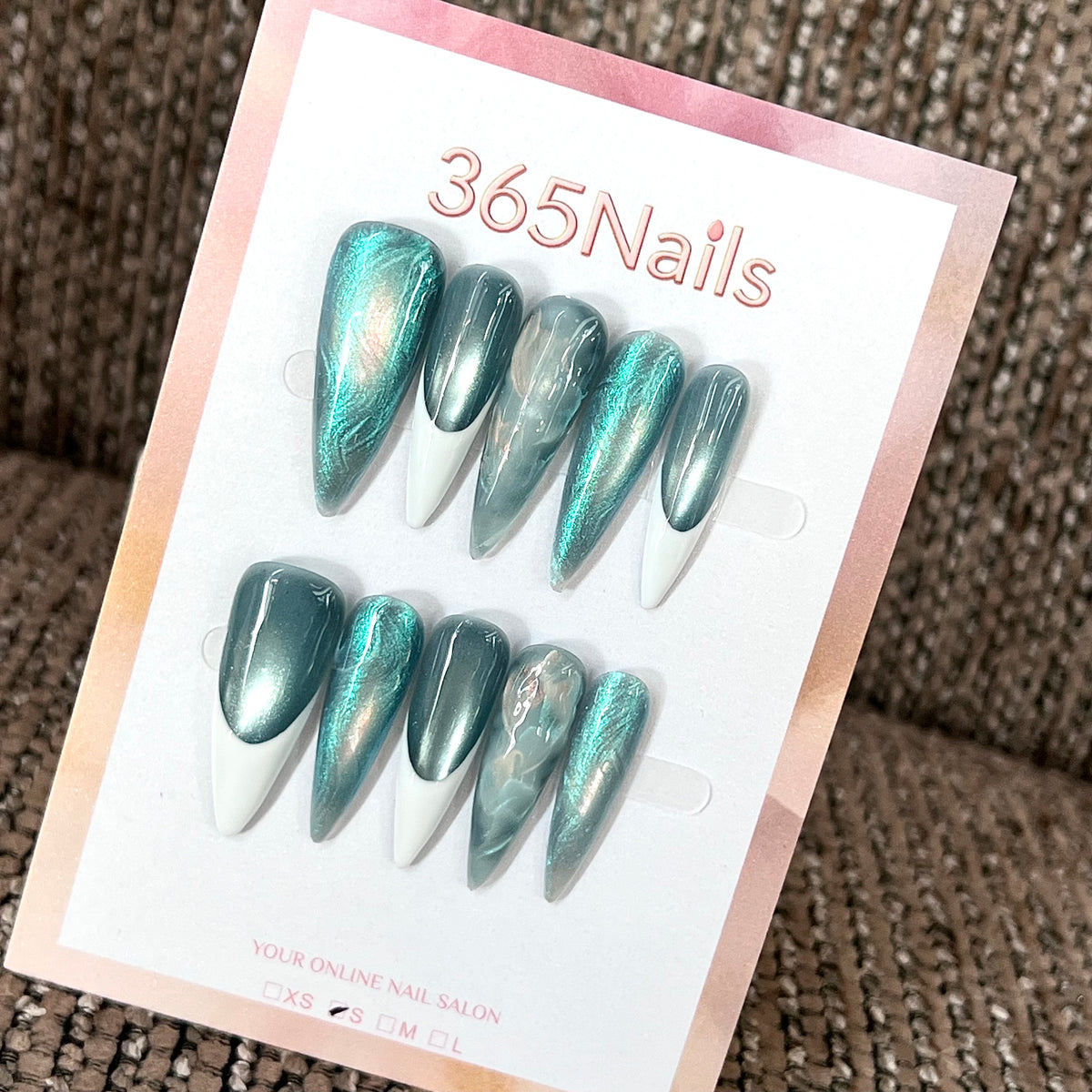 Emerald Chrome - Green Cat Eye Press-On Nails