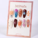 Uñas postizas 365nails de otoño con acabado de gelatina mixta, flores 3D y gotas de rocío.