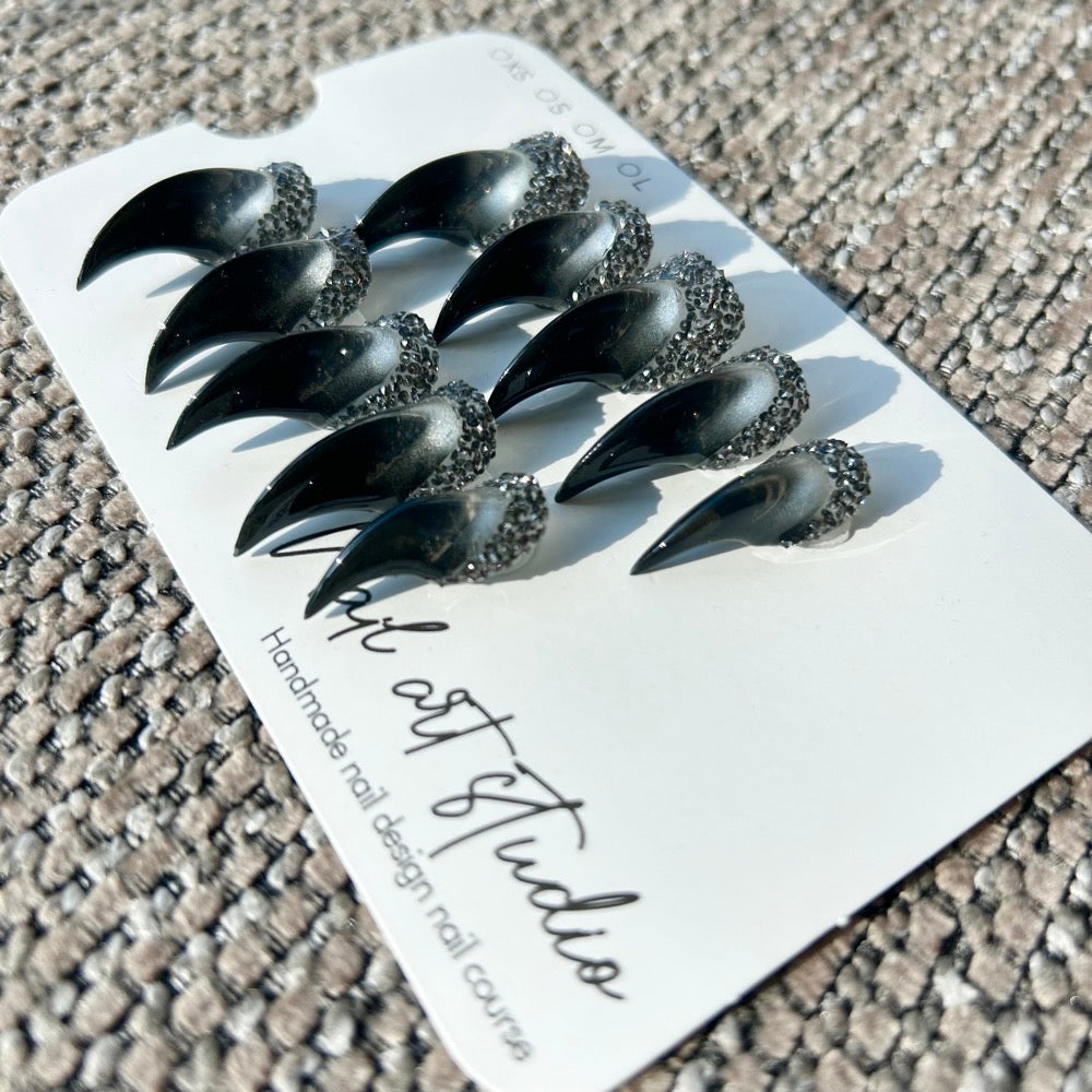 Midnight Chrome Armor Press On Nails｜Black–Silver Ombre Stiletto