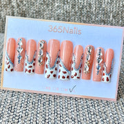 365nails：「野奢」— 牛紋與水鑽鍊條 手工製 杏仁形甲片