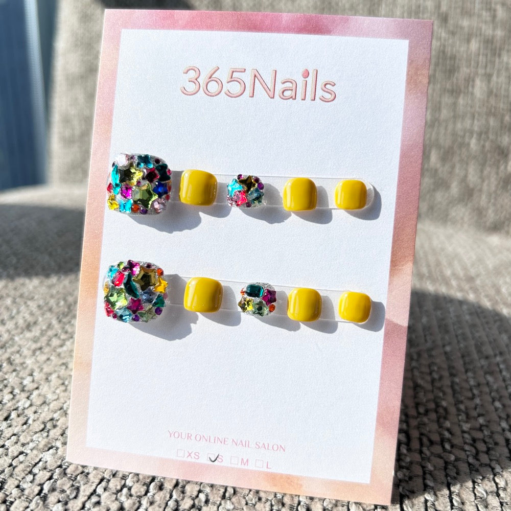 365nails: "colorful gem yellow" – handmade press-on toenails / pedicure