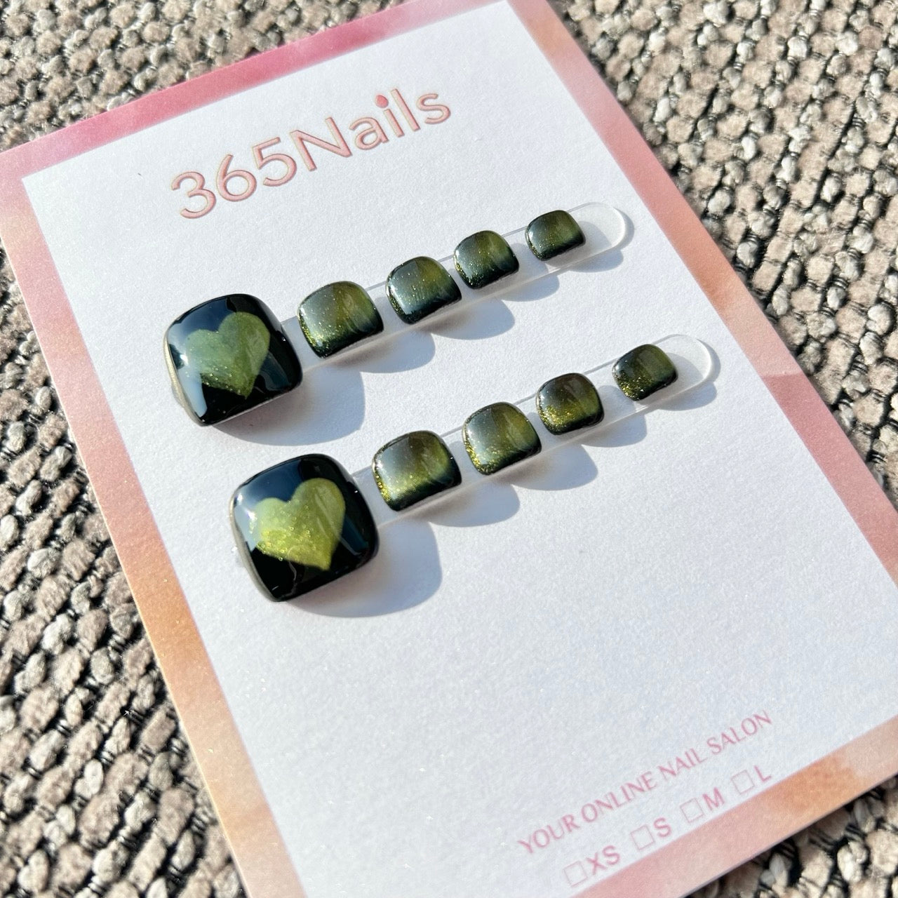 365nails: "dark cat-eye heart" – handmade press-on pedicure