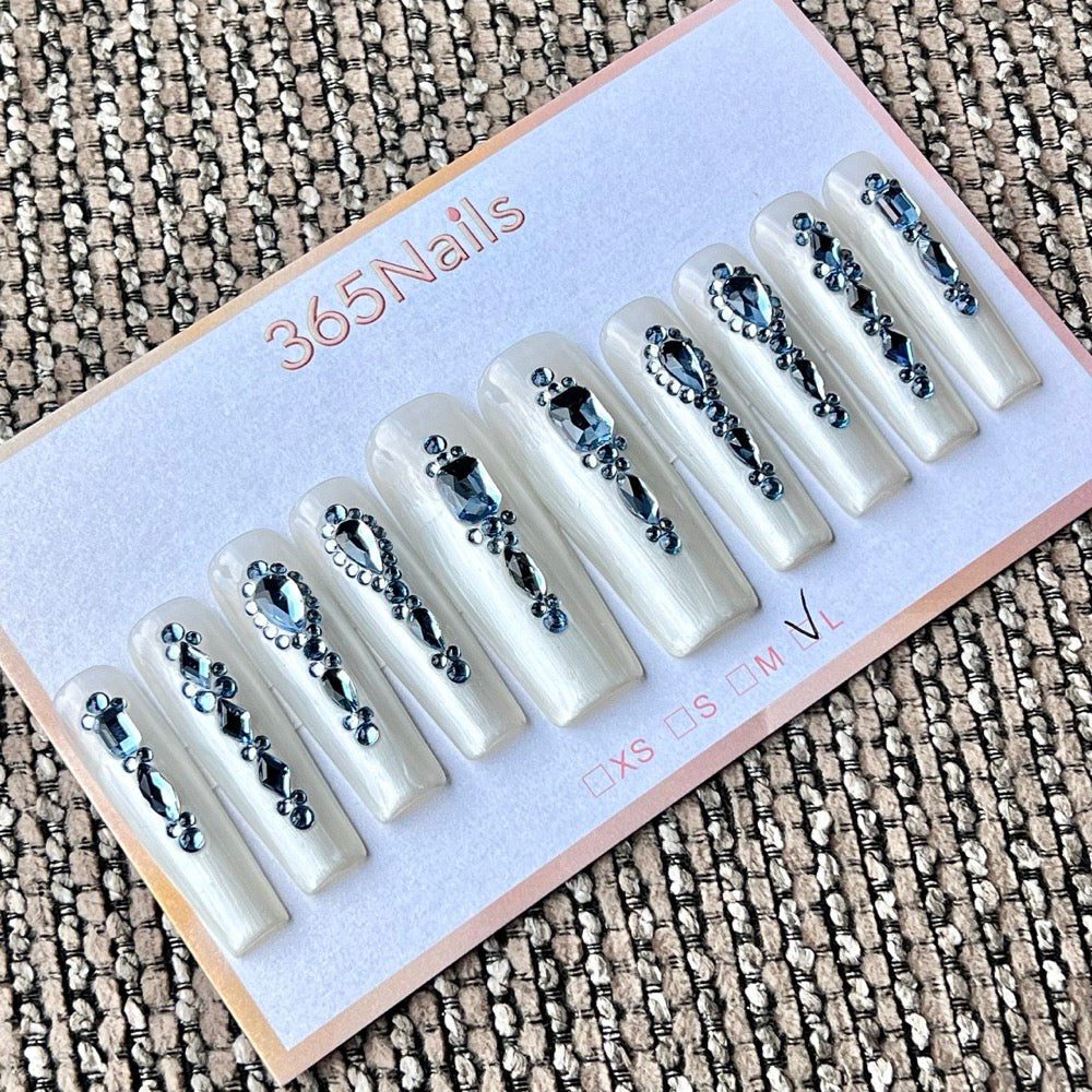 365nails: "Saphir de minuit" – ongles press-on amas de cristaux 3D, fait main, forme coffin, long