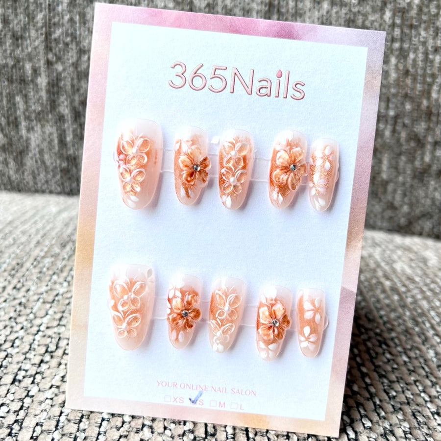 365nails: Dentelle ambrée — ongles press-on mi-longs, forme amande, fait main, décor floral 3D