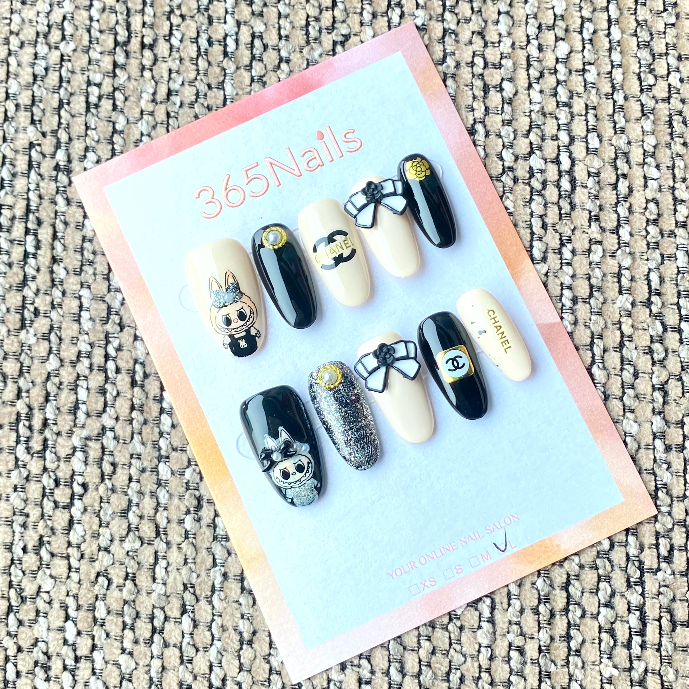 365nails 奢華標誌: "暗黑俏皮兔" — 3D 山茶花與蝴蝶結手工製橢圓形甲片
