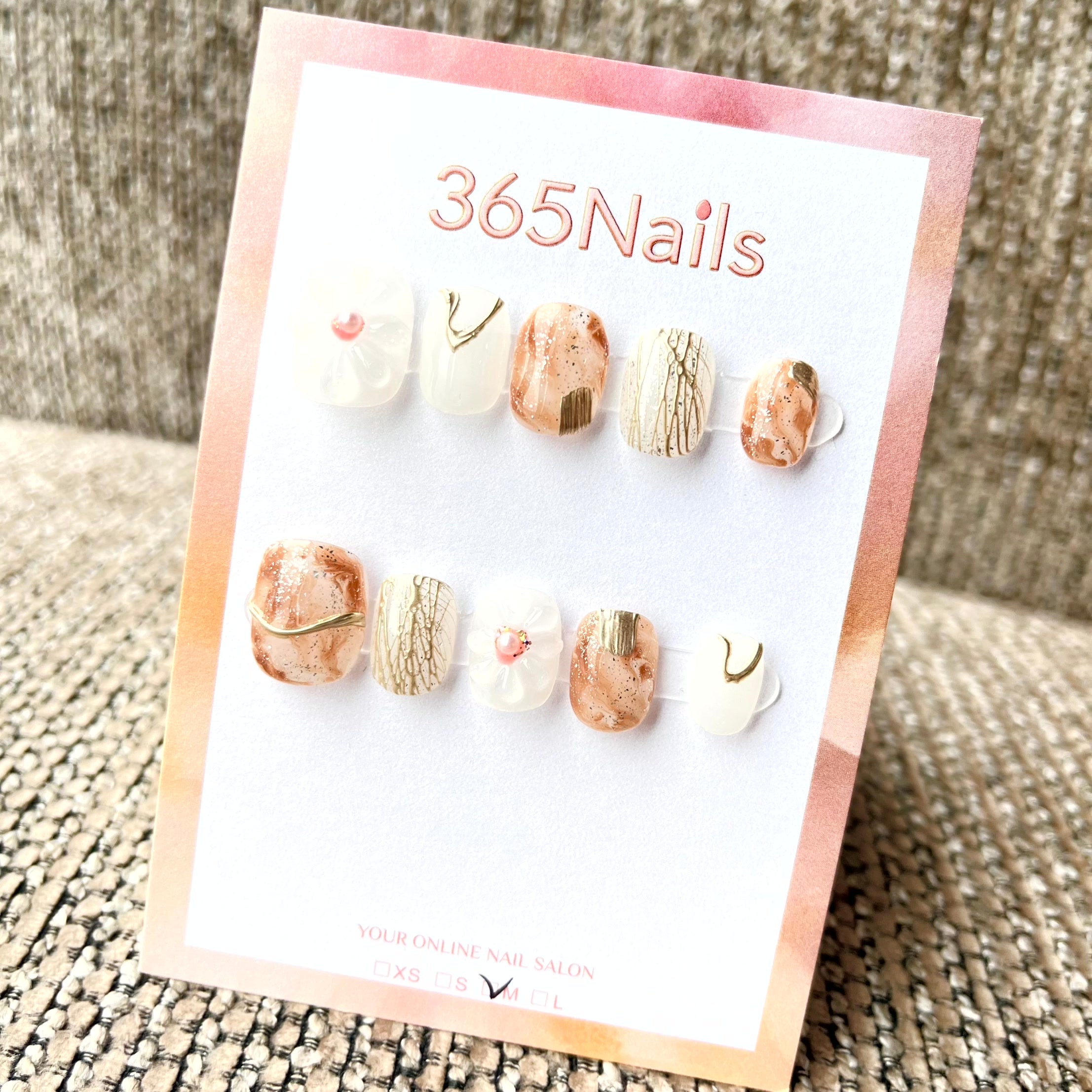 365nails: "Fleur de pêche" — motifs floraux 3D, fait main, ongles courts forme carrée