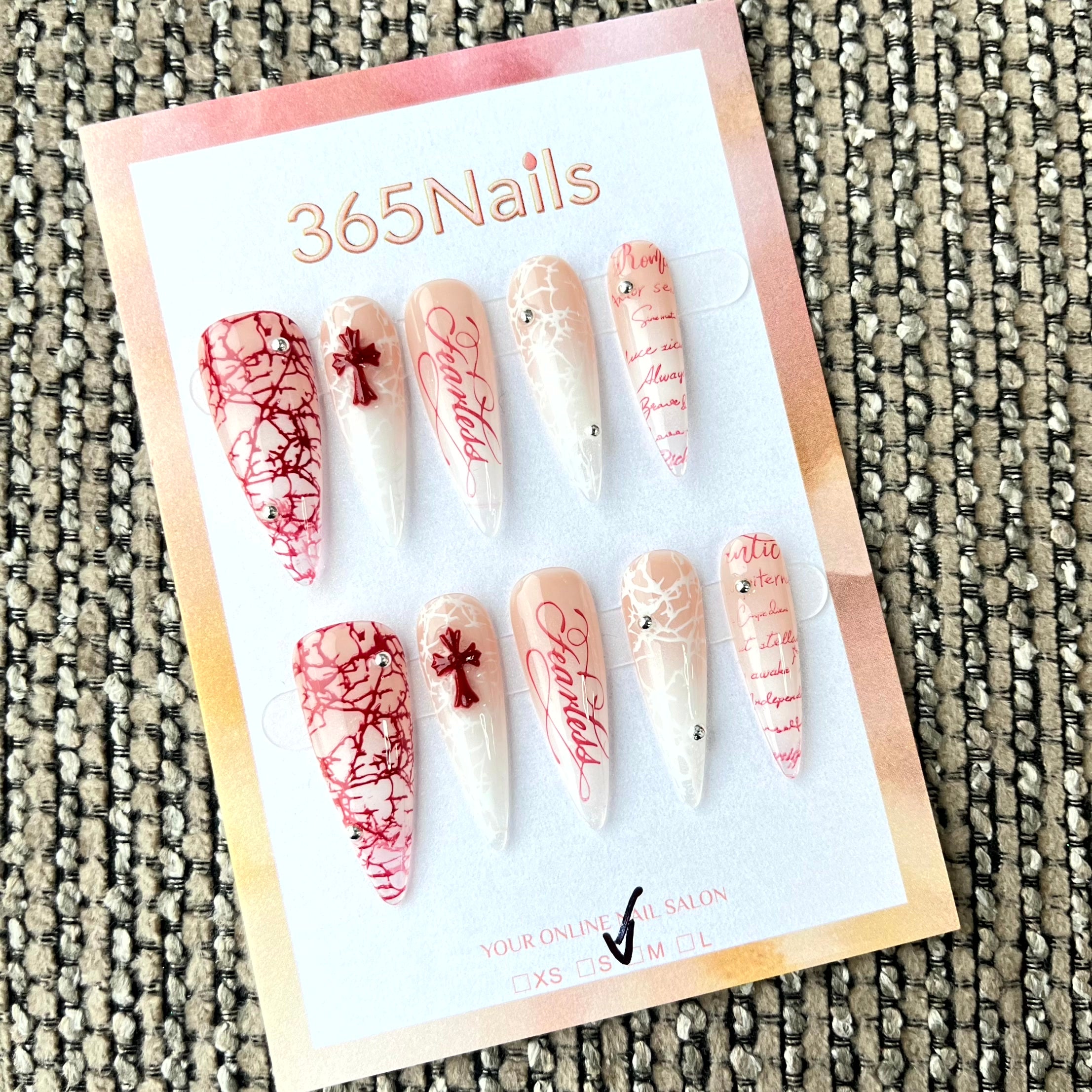 哥德浪漫：「赤紅面紗」—長款尖形穿戴甲