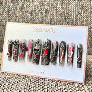 365nails: "Trapézio Gótico de Renda de Sangue e Crânio" – unhas postiças artesanais