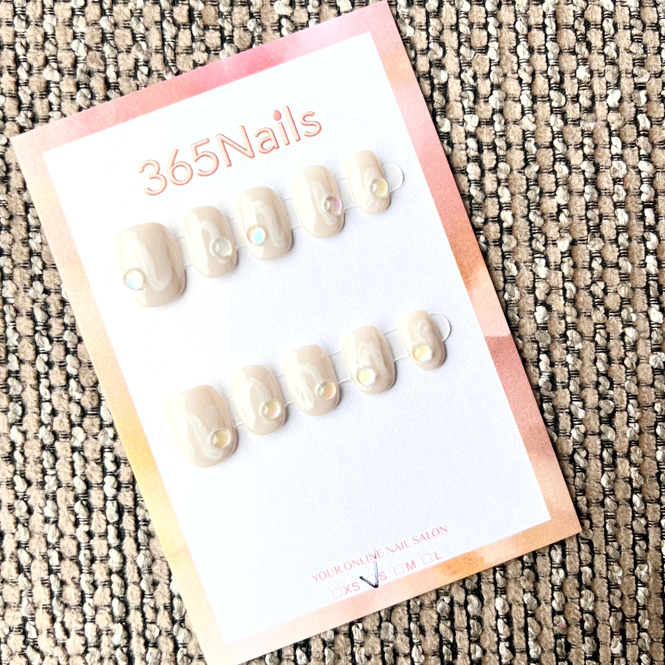 365nails: "Ivory Whisper" – 3D 펄 수제 숏 스퀘어형 네일