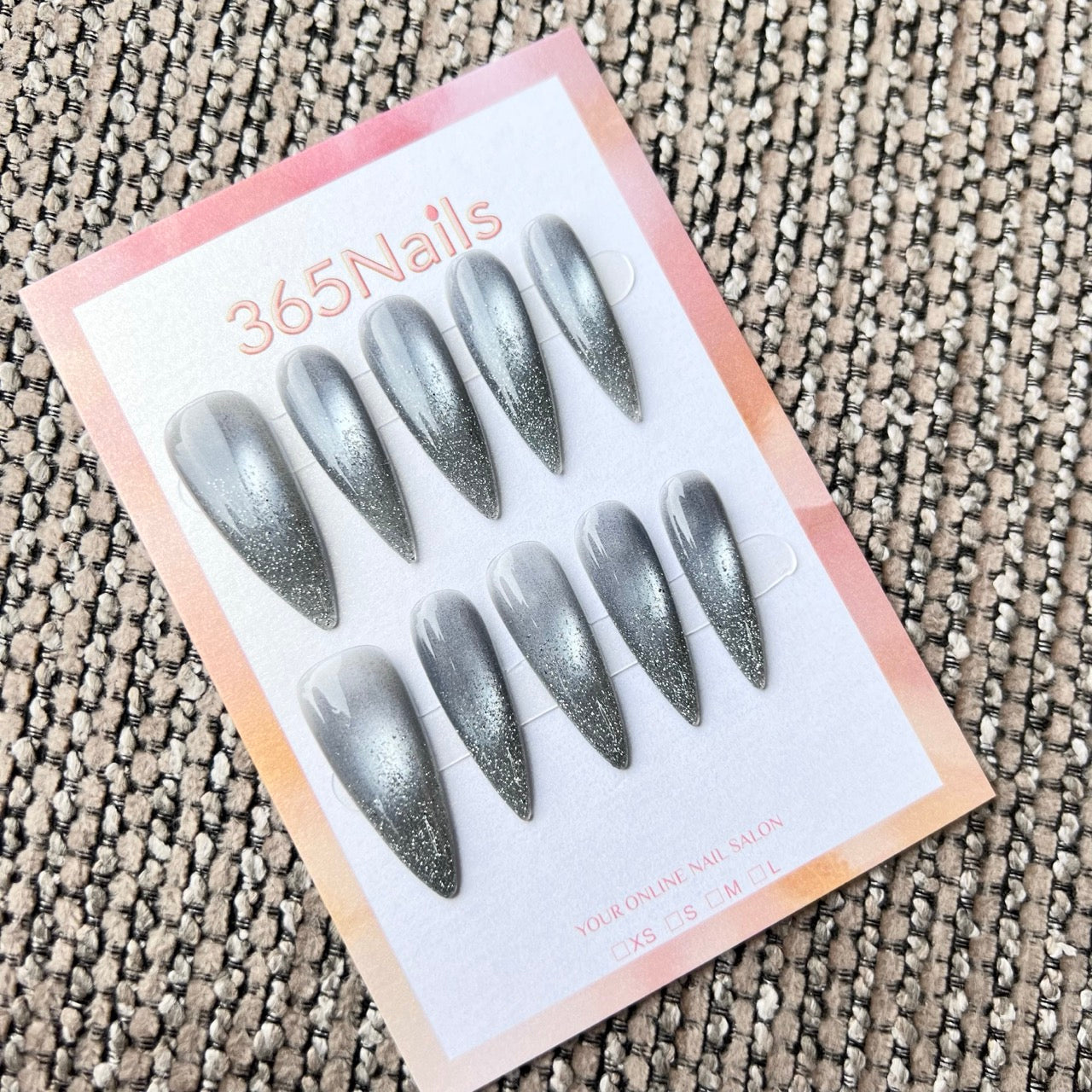 Cosmic Fatale: "Eclipse Prateado Esfumaçado" – Unhas Postiças Stiletto Pontudas Feitas à Mão