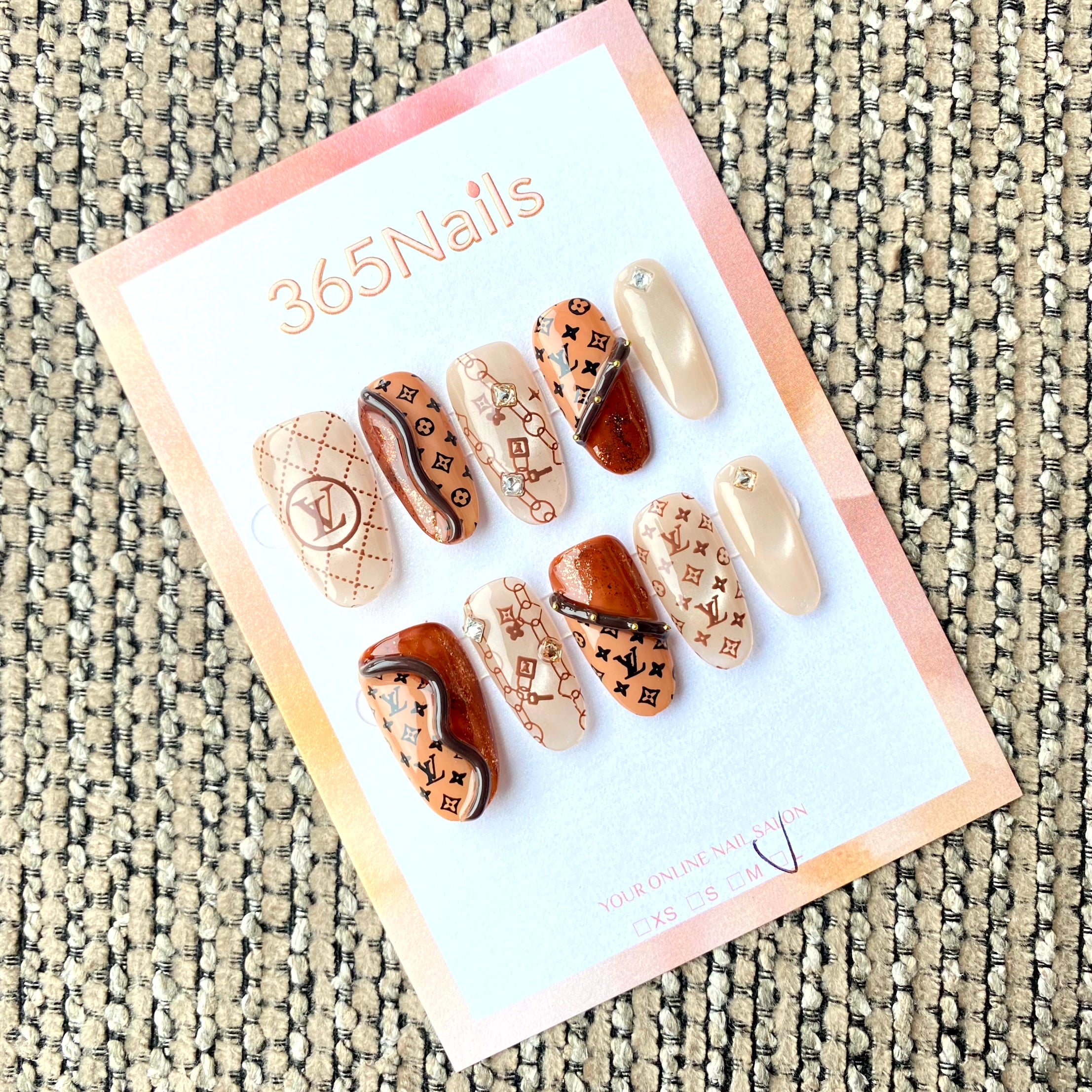 Luxury Logo 365nails: "Caramel Wave Monogram" – 3D Fluid Line & Luxury Pattern Handmade Oval Nails