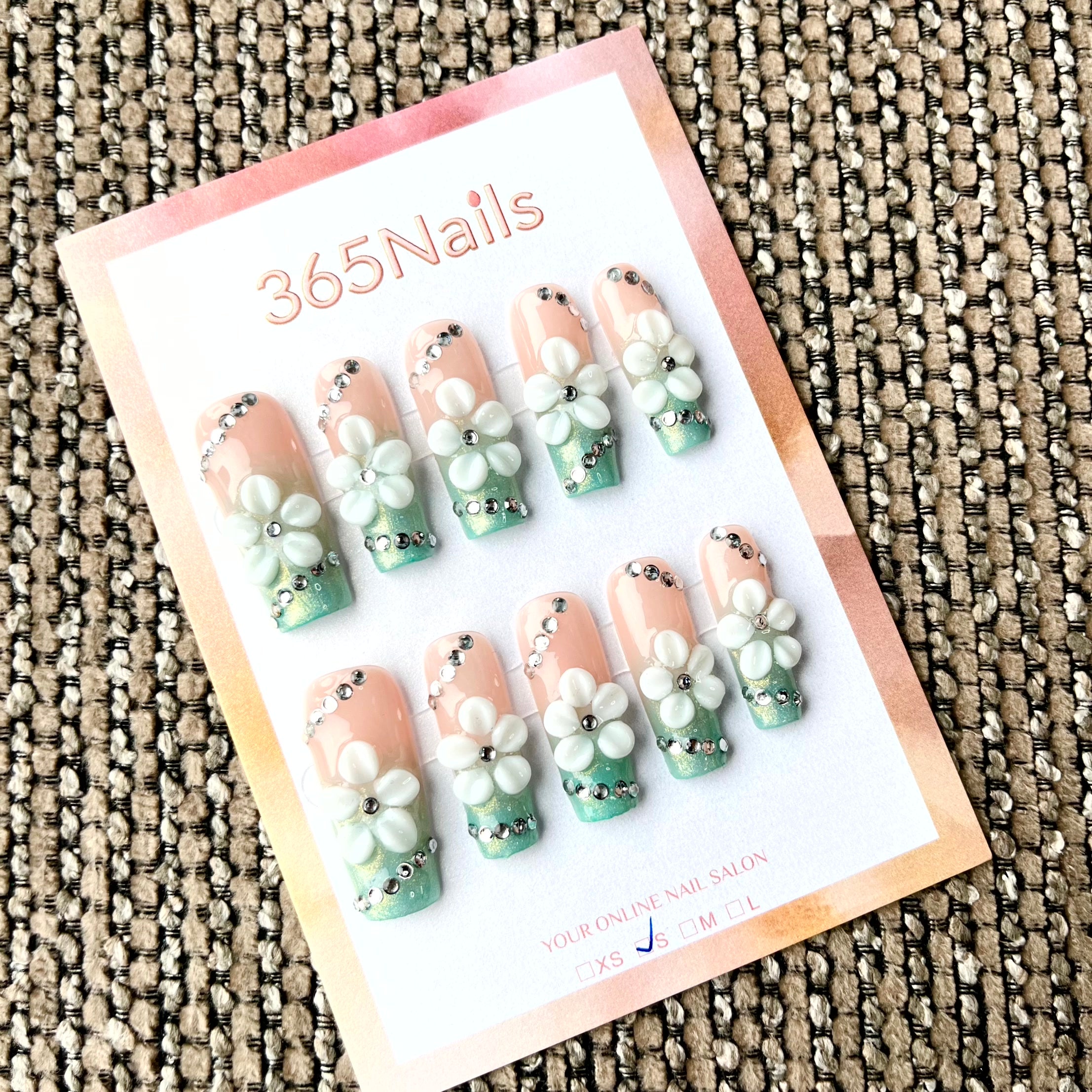 Fleur Élégante: "Orchidée Menthe" – Ongles press-on longs coffin