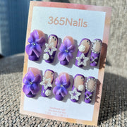 Esculpindo a Flora: "Sonho Elétrico Violeta" – Flores Roxas 3D e Estrelas de Pérola em Unhas Francesinhas