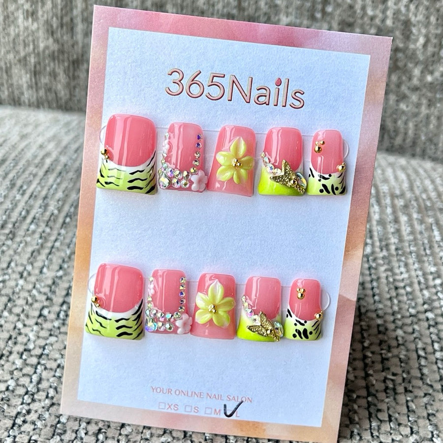 365nails — Ongles press-on faits main, courts, forme trapèze, motif fleurs et papillons roses et verts
