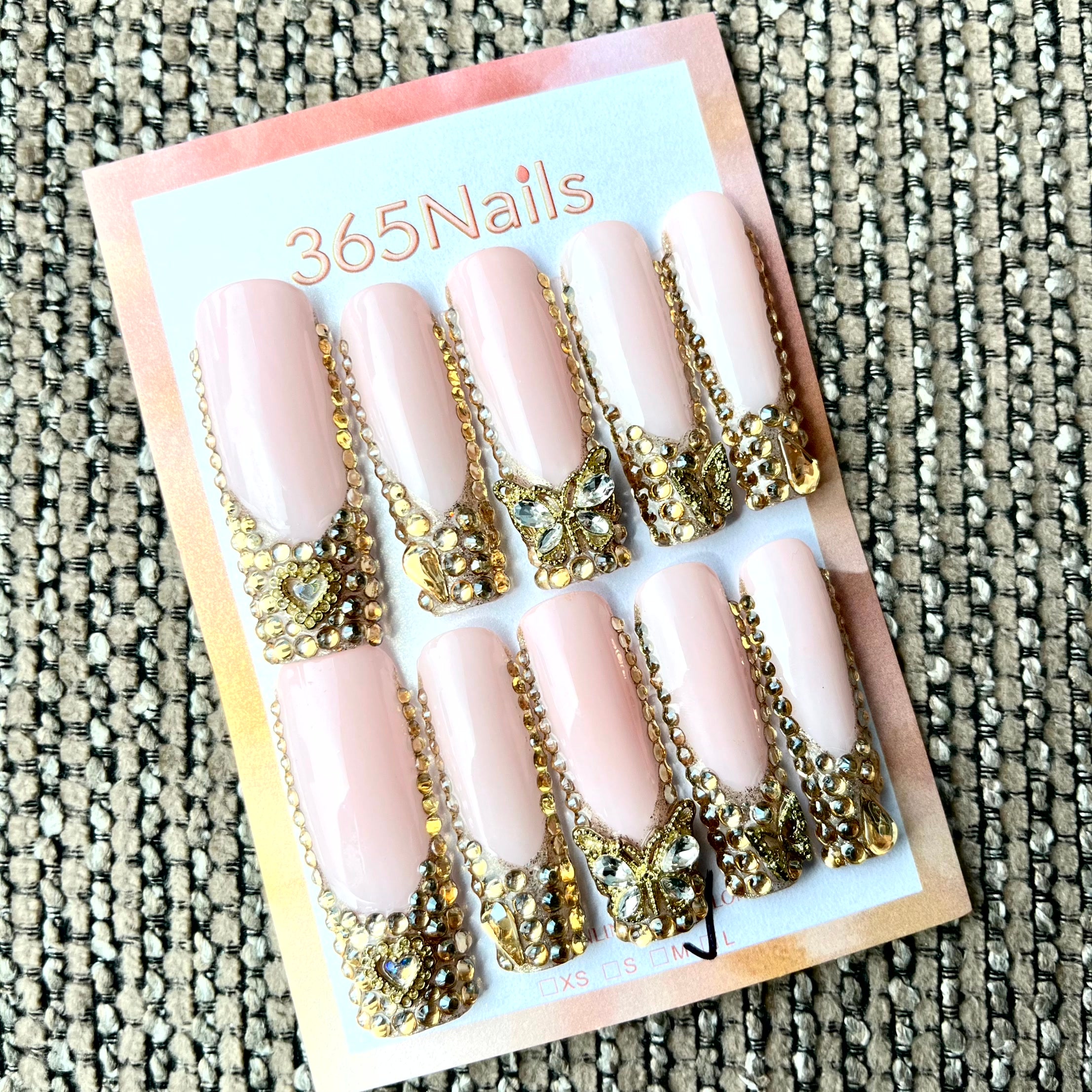 365nails: 금빛 화려함 — 풍성한 라인스톤 & 골드 수제 스퀘어형 네일