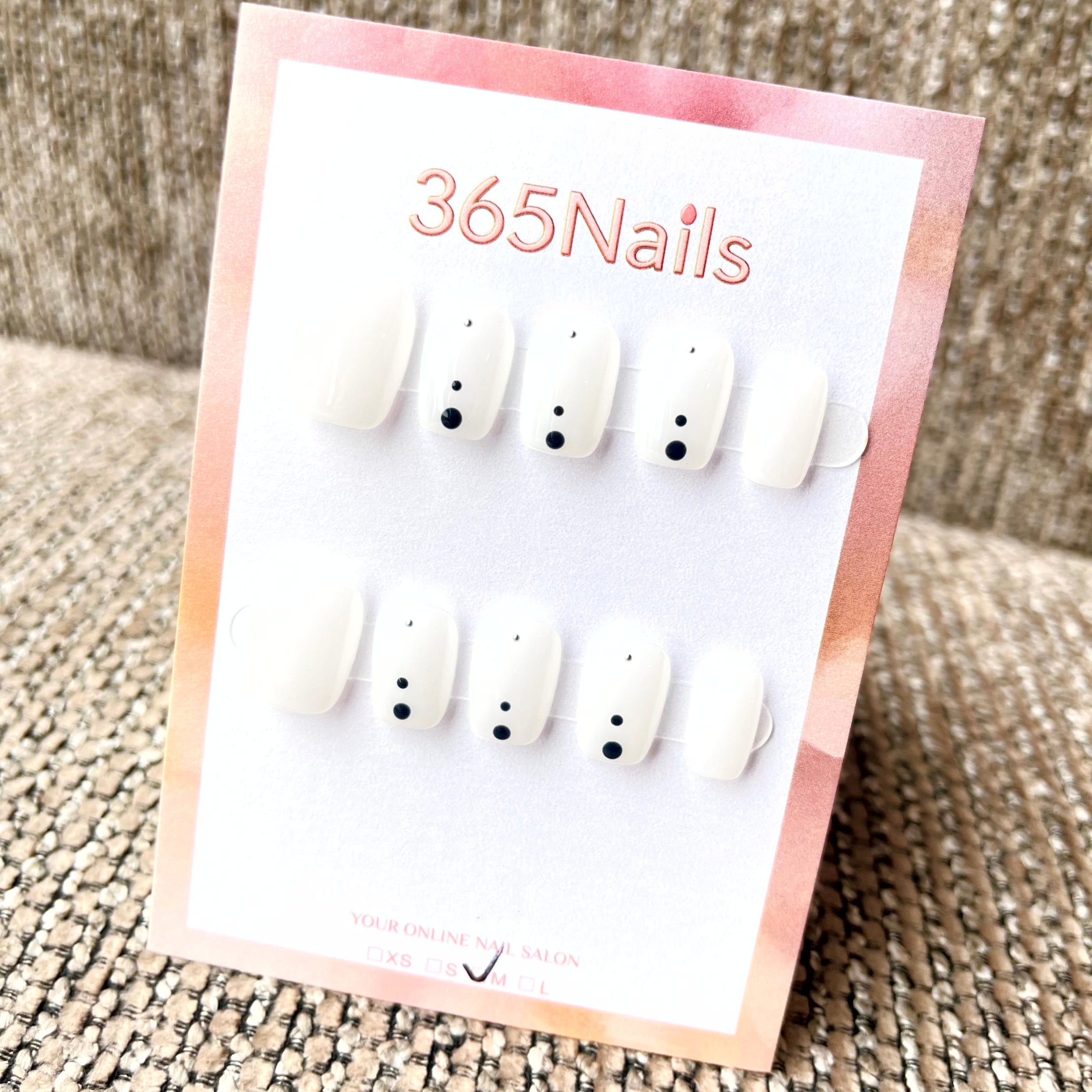 365nails: "Minimalist Whimsy" – Hand-Painted Dot Handmade Short Square Nails