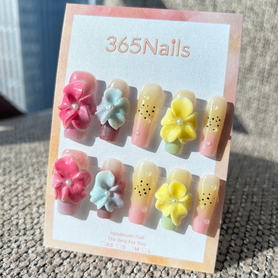 Flore sculptée : "Jardin pastel effet jelly" – Fleurs 3D tricolores sur ongles ombrés tachetés avec gouttelettes d'eau