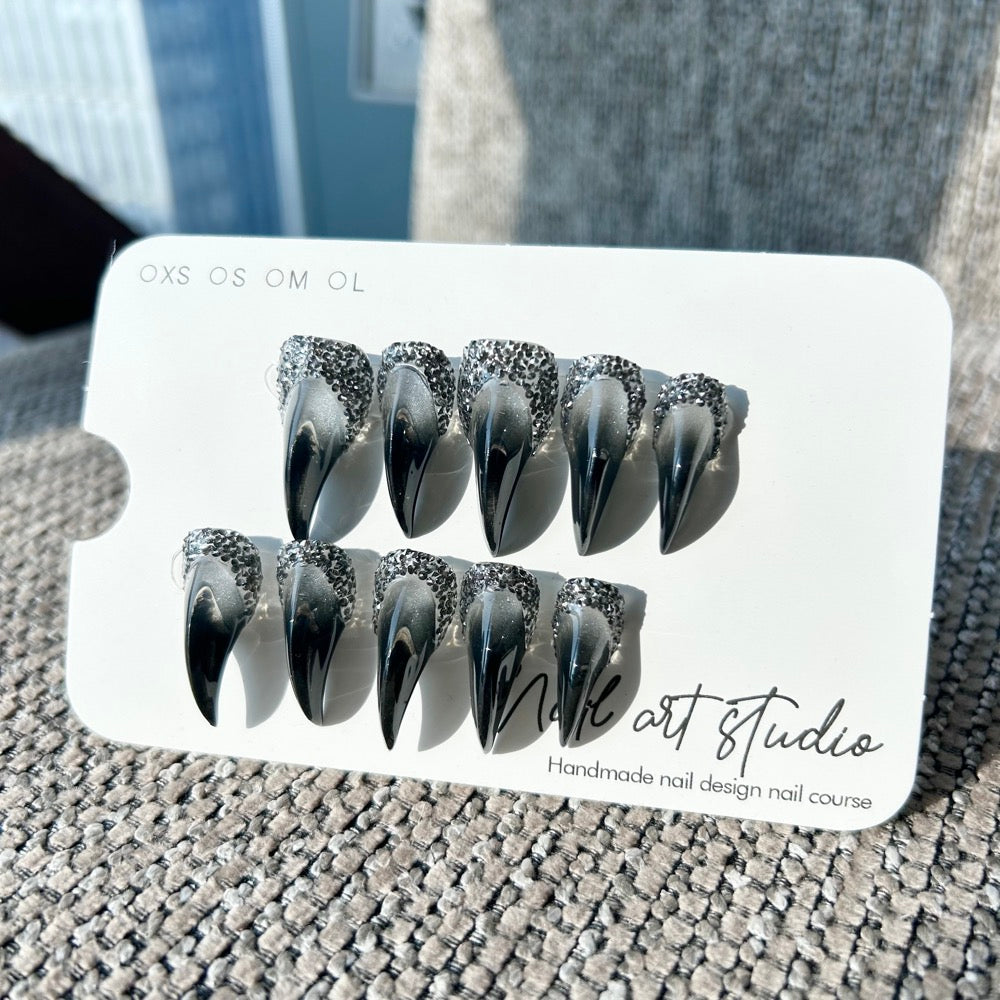 Midnight Chrome Armor Press On Nails｜Black–Silver Ombre Stiletto