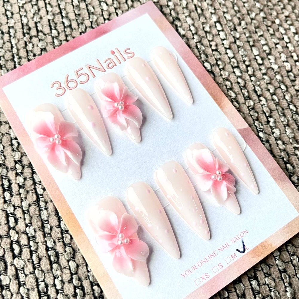 365nails: "Blush Blossom" – Unhas Amêndoas Florais 3D Feitas à Mão