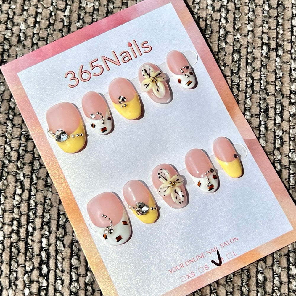 365nails: "Nude Yellow Flower Cow Print" – Handmade Short Square Press-On Nails