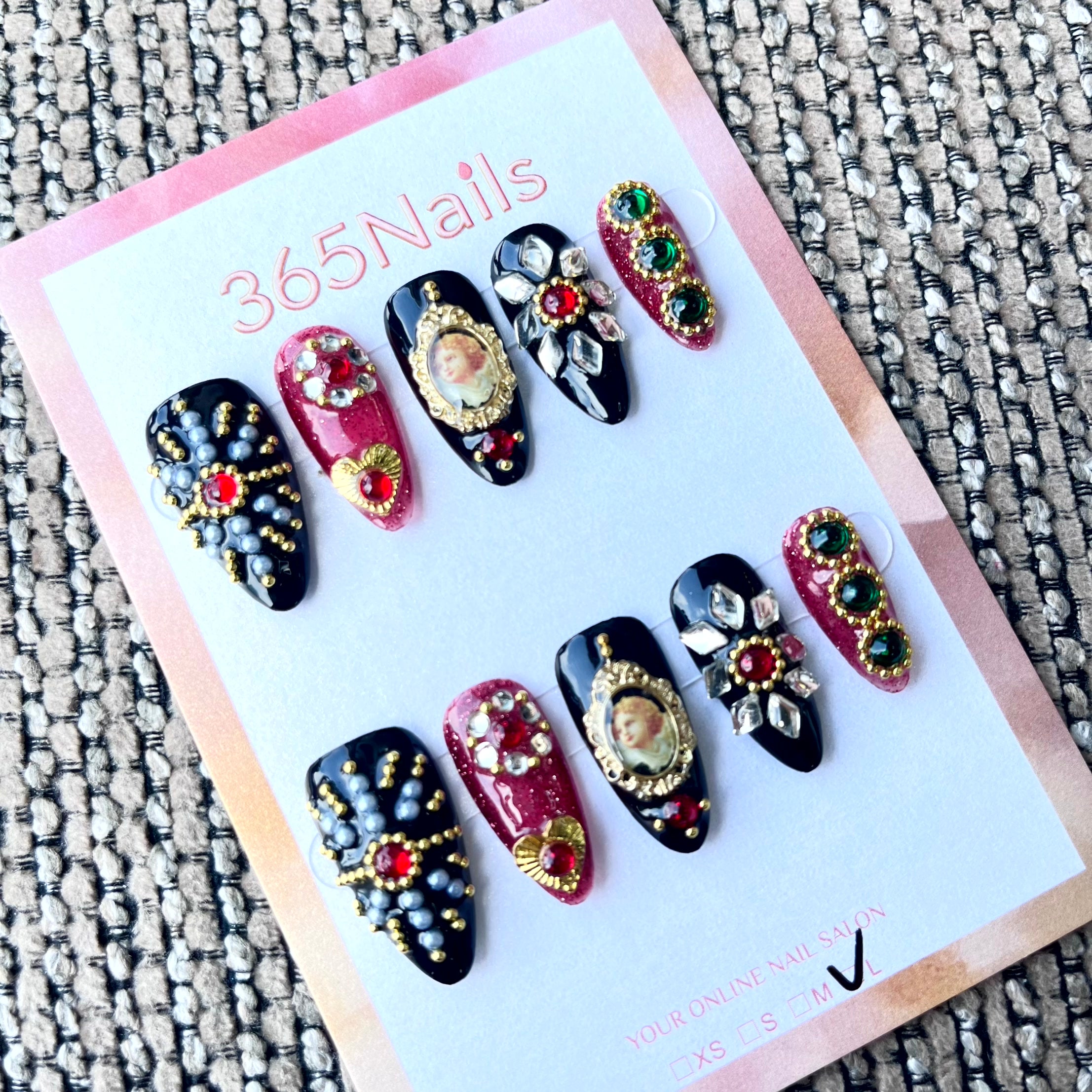365nails: "Vintage Portrait Gem Short" – Handmade Short Almond Press-On Nails
