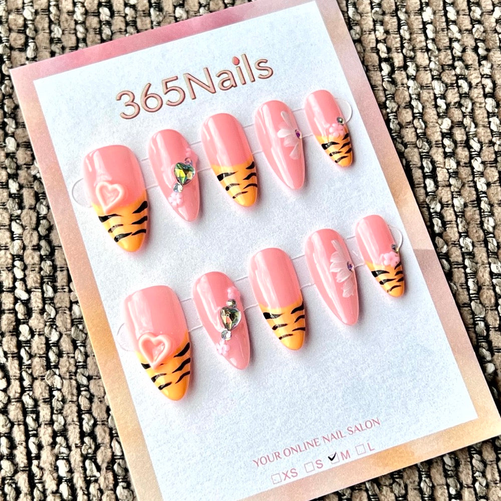 Rose imprimé tigre avec cœur et cristal - Vente en gros : ongles press-on ultra-doux, ajustement flexible, fait main (MOQ=100)