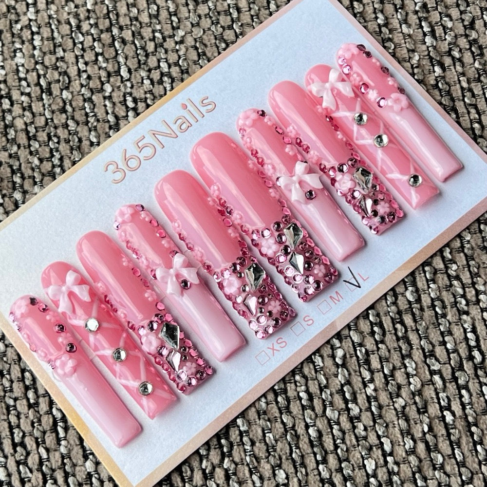 365nails : « Nœud rose fantaisie » – ongles forme coffin faits main, nœud 3D et strass