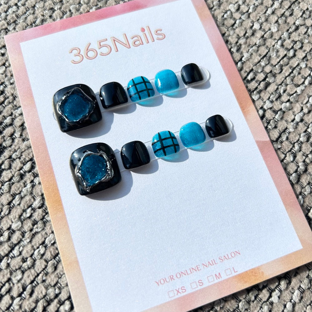 365nails: "black blue plaid frame" – handmade press-on toenails / pedicure