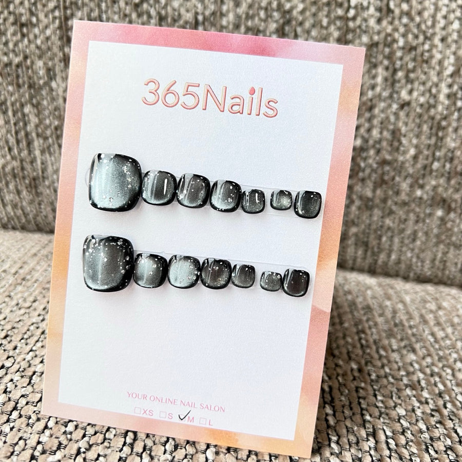365nails: "galaxy black cat-eye" – handmade press-on pedicure