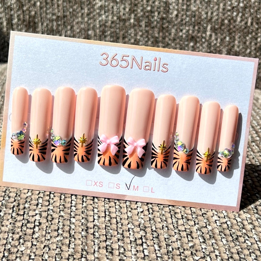 365nails: "Safari Chic" – 3D Bow & Zebra Print Handmade Medium Almond Nails