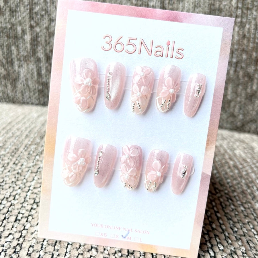 365nails: Rosé velours — ongles press-on mi-longs, forme amande, fait main, décor floral 3D