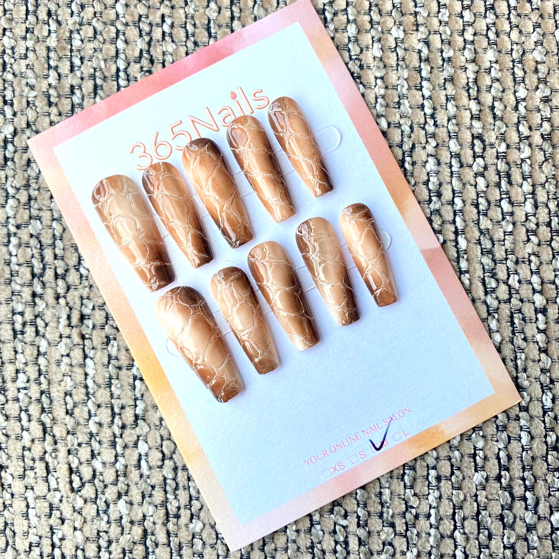 365nails: "焦糖大理石脈" – 質感大理石與裂紋手工製棺材形甲片