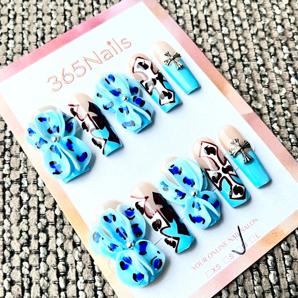 365nails: "Blue Gothic" – 3D 꽃 장식 십자가 수제 스틸레토형 네일