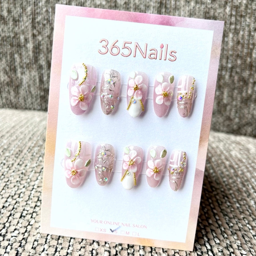 365nails: Douce floraison — ongles press-on mi-longs, forme amande, fait main, décor floral 3D