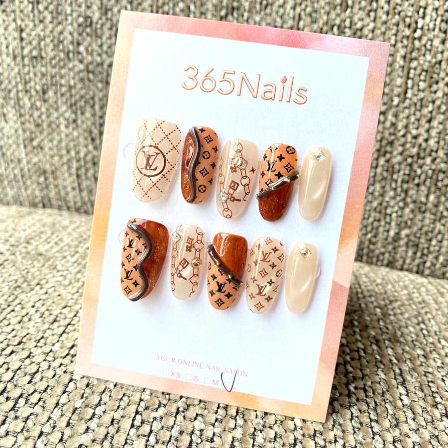 Luxury Logo 365nails: "Caramel Wave Monogram" – 3D Fluid Line & Luxury Pattern Handmade Oval Nails