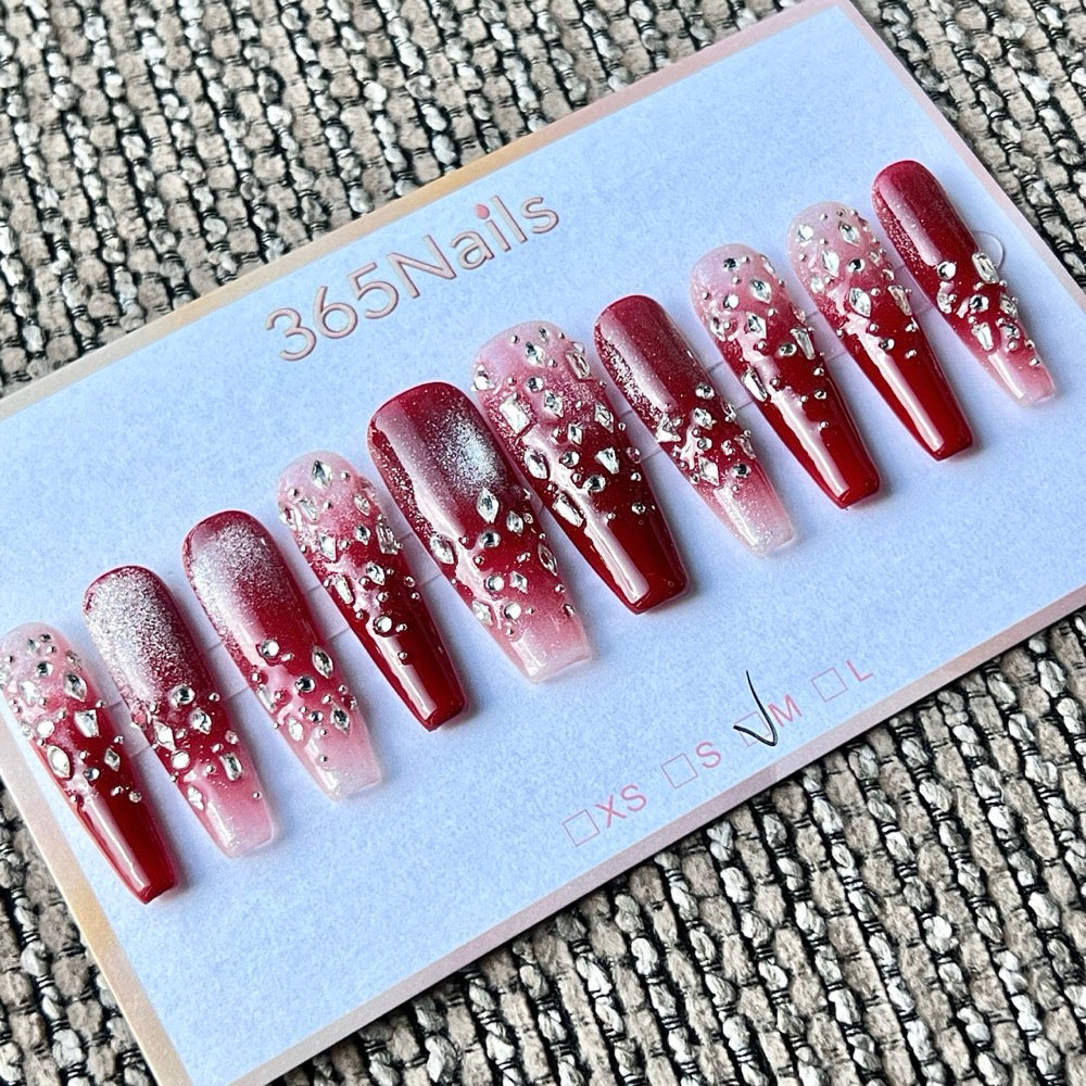 365nails: 크림슨 젬 로맨스 – 그라데이션 라인스톤 수제 코핀형 네일