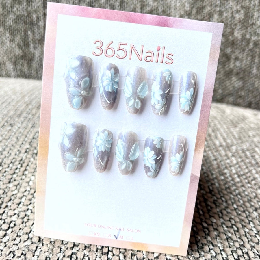 365nails: "Misty Blue" – 3D 플로럴 수제 미디엄 코핀형 네일