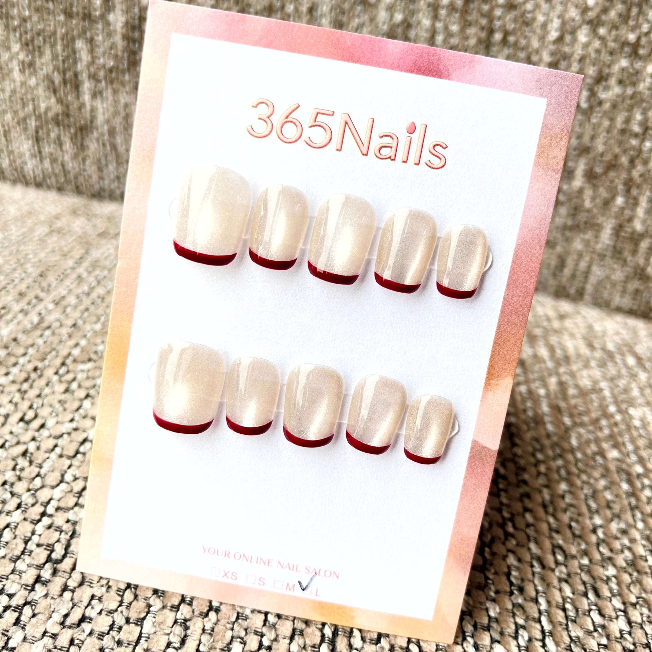 365nails : "Murmure Cramoisi" – French tip classique – Ongles carrés courts faits main