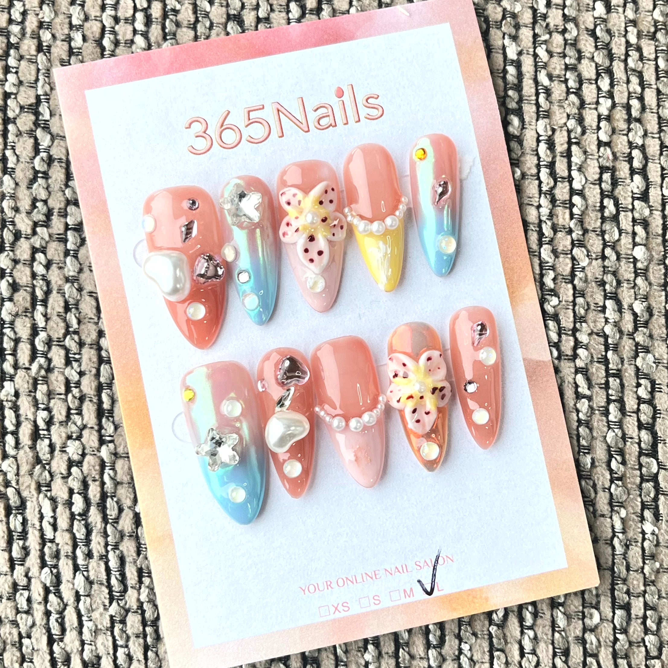 365nails：「美人魚蘭」— 3D 立體花朵與奢華珍珠漸層手工製杏仁形穿戴甲