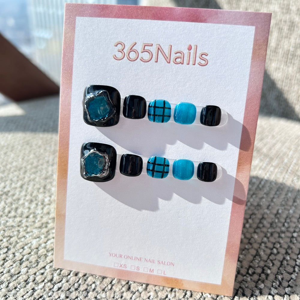 365nails: "black blue plaid frame" – handmade press-on toenails / pedicure
