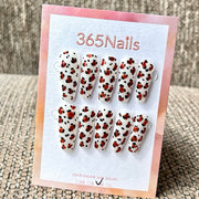 365nails: 「奶油豹紋」— 白底經典棕黑斑點，手工製棺材形甲片