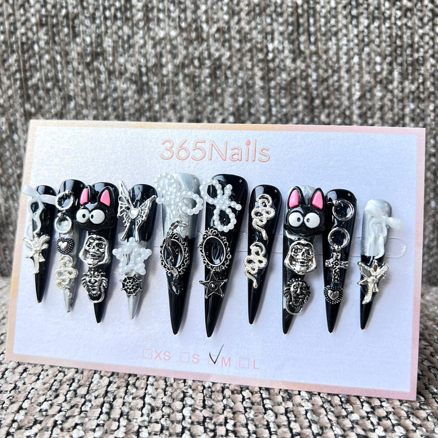 365nails: "Gothic Black Cat Pearl Skull" – handmade press-on nails