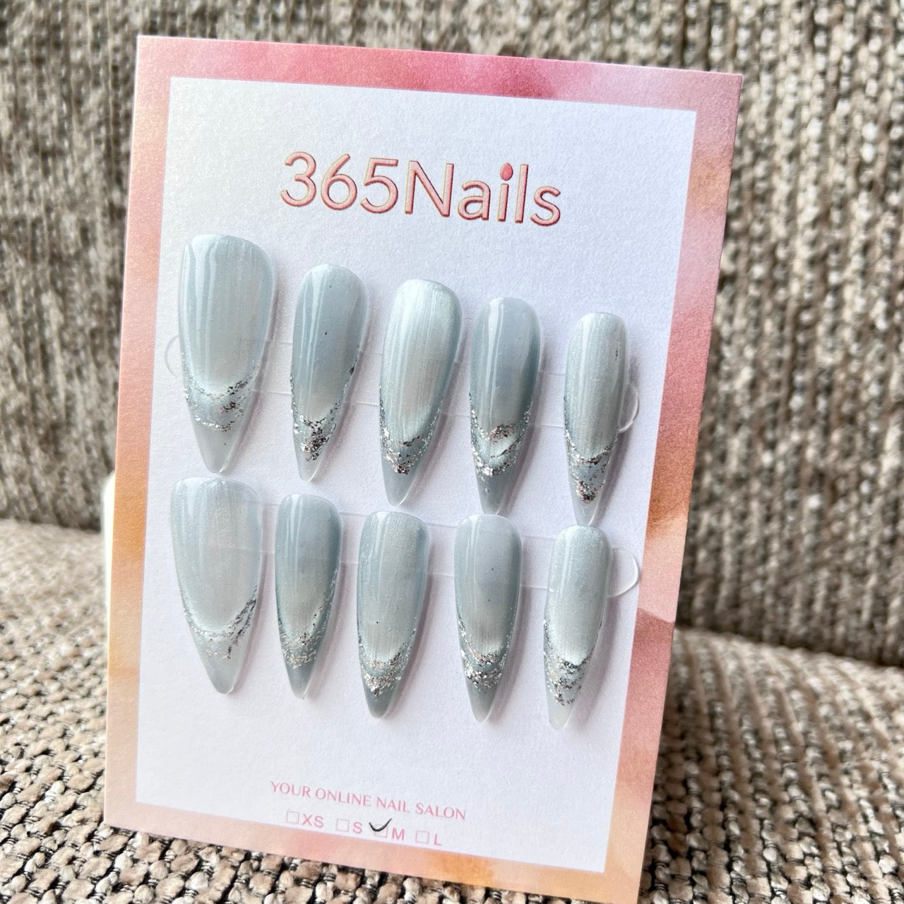 365nails：「冰川銀光貓眼」 – 手工製穿戴甲（未來科技／街頭酷感）