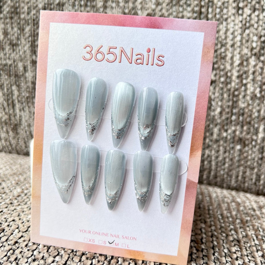 365Nails: "Glacier Silver Ray Cat-Eye" – unhas postiças artesanais (Estilo Tech Futurista/Street Cool)
